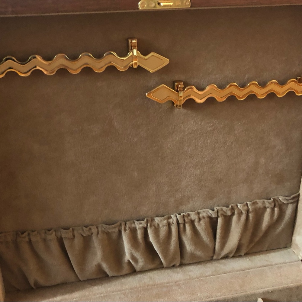 Agresti Briarwood Large jewelry box with key - Picture 9 of 10